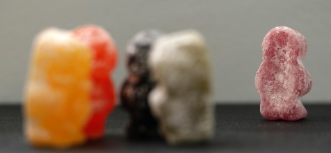 Eine kleine Gruppe von Gummmibärchen